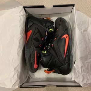 Lebron 12 “Data” size 6.5Y